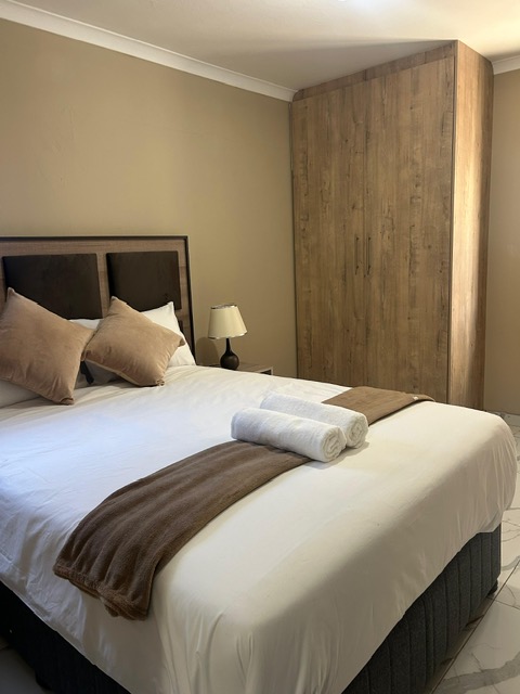 Cosy bed with fresh towels